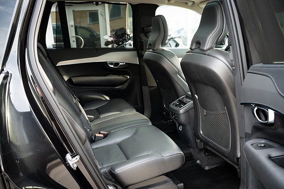 Volvo XC90 13 of 30
