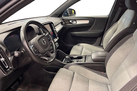 Volvo XC40 13 of 29