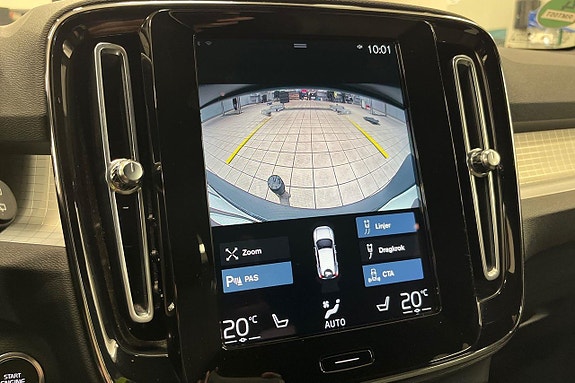 Volvo XC40 19 of 29
