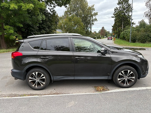Toyota RAV4 4 of 14
