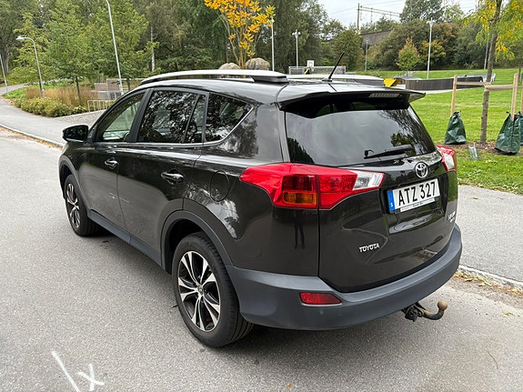 Toyota RAV4 7 of 14