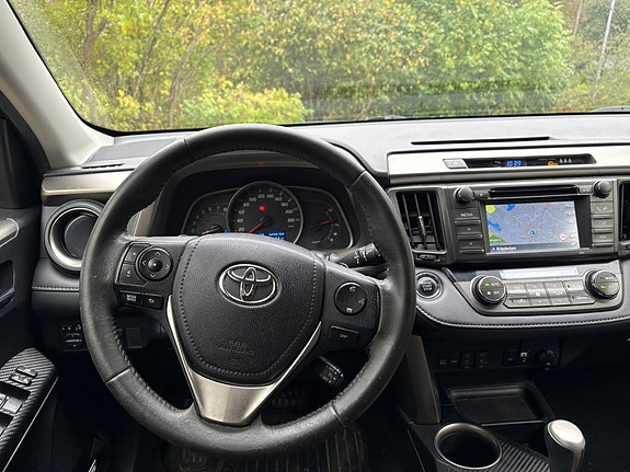 Toyota RAV4 10 of 14