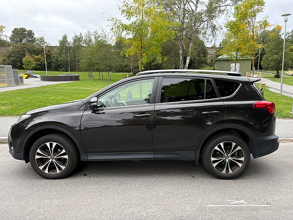 Toyota RAV4 8 of 14