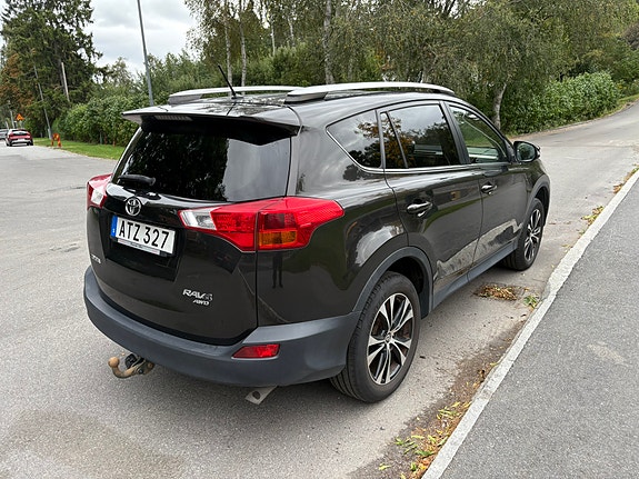 Toyota RAV4 5 of 14