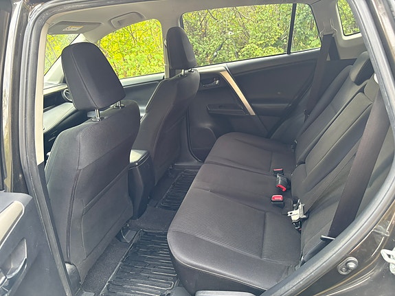 Toyota RAV4 12 of 14