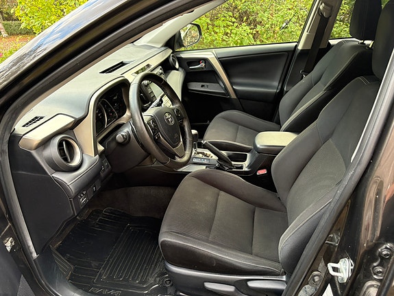 Toyota RAV4 11 of 14