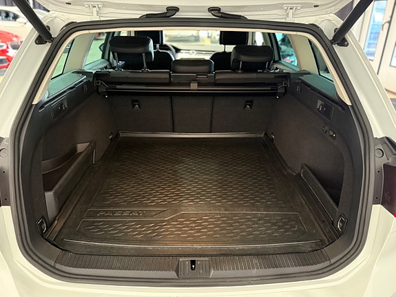 Volkswagen Passat 17 of 19