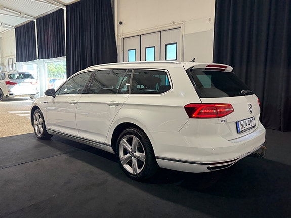 Volkswagen Passat 3 of 19