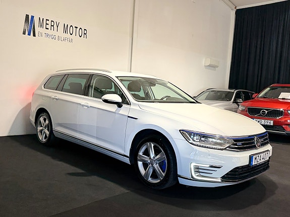 Volkswagen Passat 2 of 19