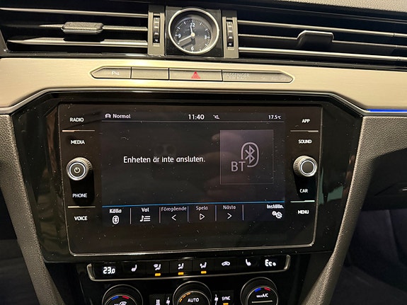 Volkswagen Passat 15 of 19