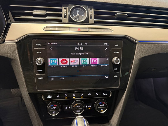 Volkswagen Passat 16 of 19