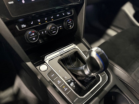 Volkswagen Passat 12 of 19