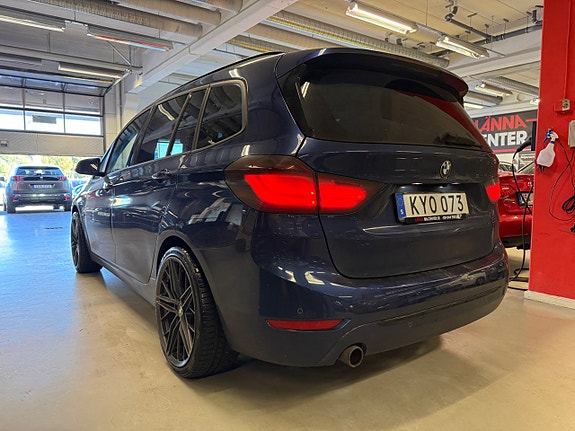 BMW 218d 6 of 17