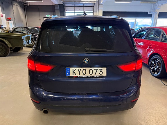 BMW 218d 7 of 17