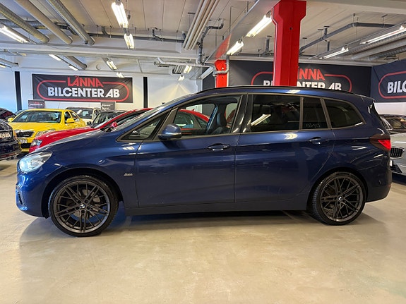 BMW 218d 11 of 17