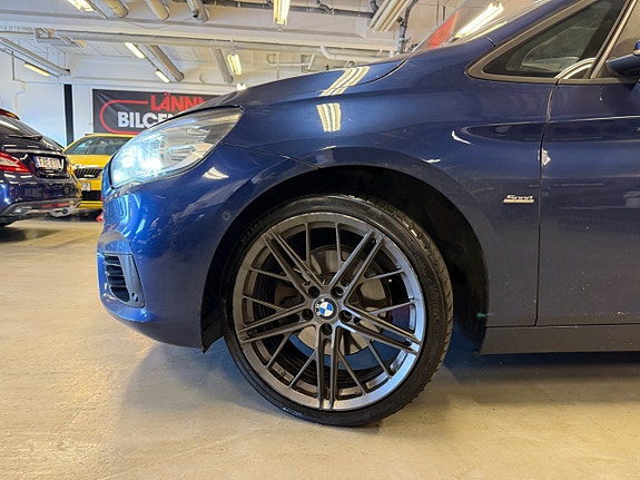 BMW 218d 2 of 17