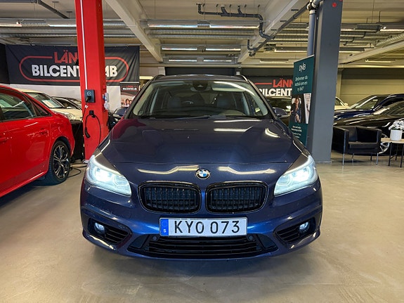 BMW 218d 4 of 17