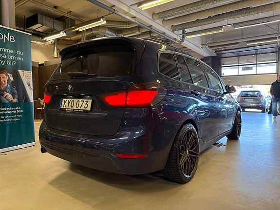 BMW 218d 8 of 17