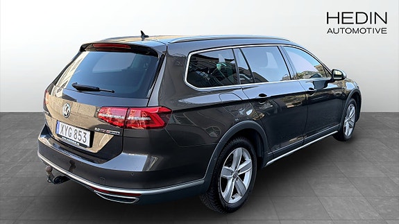 Volkswagen Passat Alltrack 2 of 9