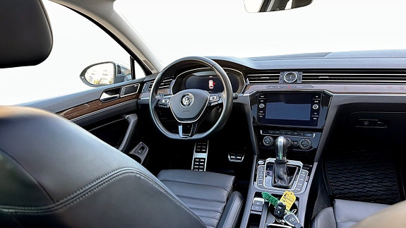 Volkswagen Passat Alltrack 4 of 9
