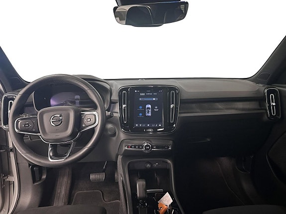 Volvo XC40 8 of 9