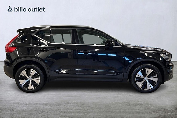 Volvo XC40 8 of 26