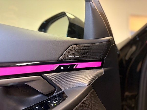 BMW i5 8 of 27