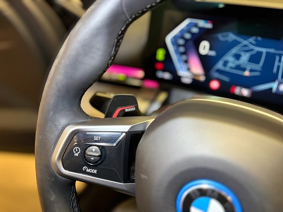 BMW i5 13 of 27