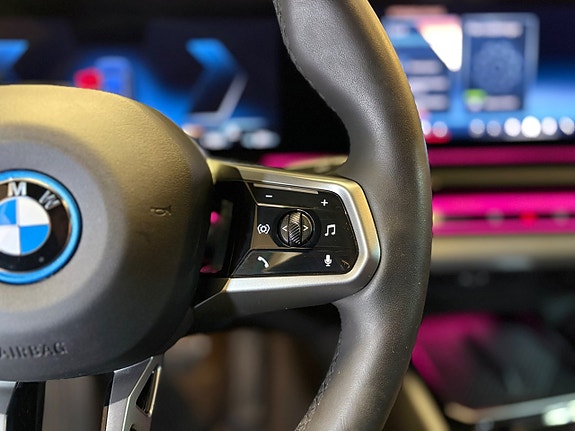 BMW i5 12 of 27