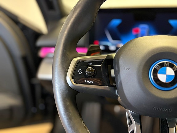 BMW i5 11 of 27