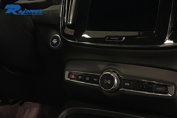 Volvo XC40 12 of 15