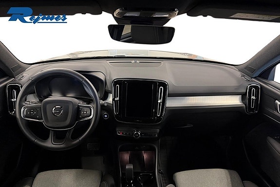 Volvo XC40 6 of 15