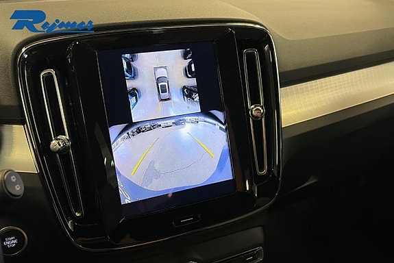 Volvo XC40 14 of 15
