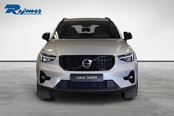 Volvo XC40 4 of 15