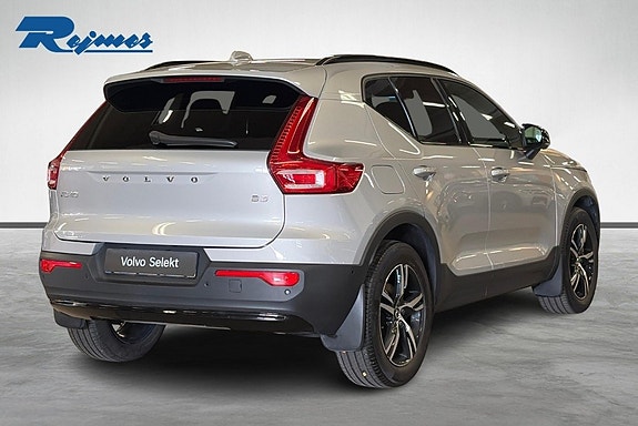 Volvo XC40 10 of 15