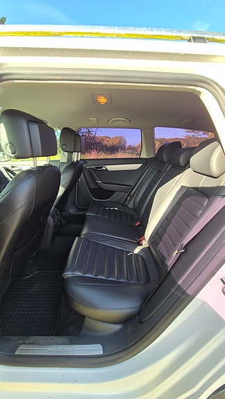 Volkswagen Passat Alltrack 3 of 6
