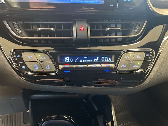 Toyota C-HR 15 of 20