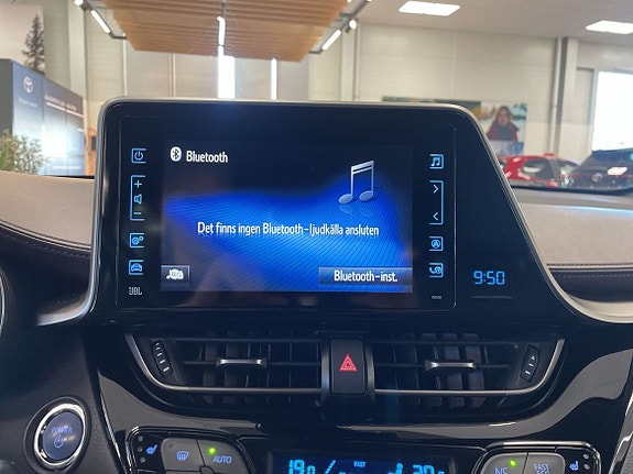 Toyota C-HR 14 of 20