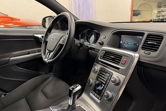 Volvo V60 Cross Country 10 of 18