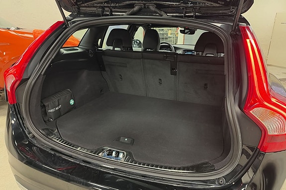 Volvo V60 Cross Country 9 of 18