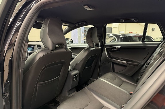 Volvo V60 Cross Country 8 of 18