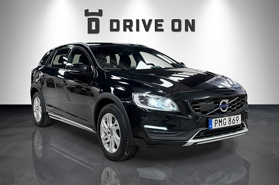Volvo V60 Cross Country 2 of 18