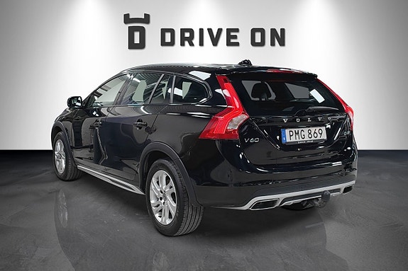 Volvo V60 Cross Country 4 of 18