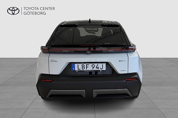 Toyota C-HR 5 of 11