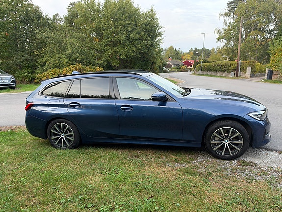BMW 330e 2 of 21