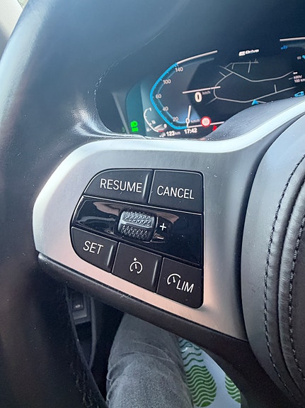 BMW 330e 16 of 21