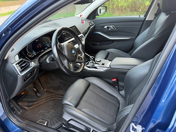 BMW 330e 13 of 21