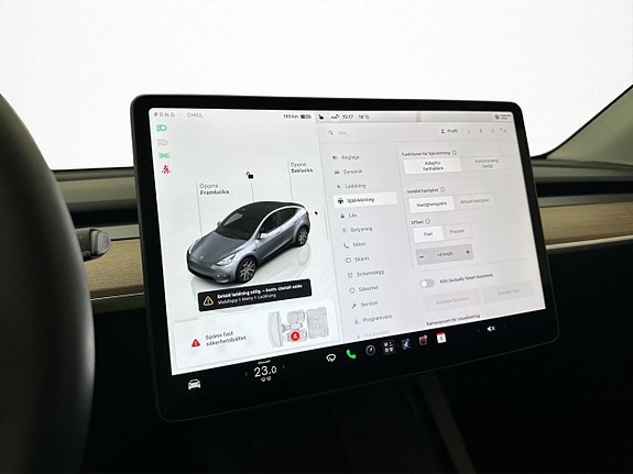 Tesla Model Y 22 of 30