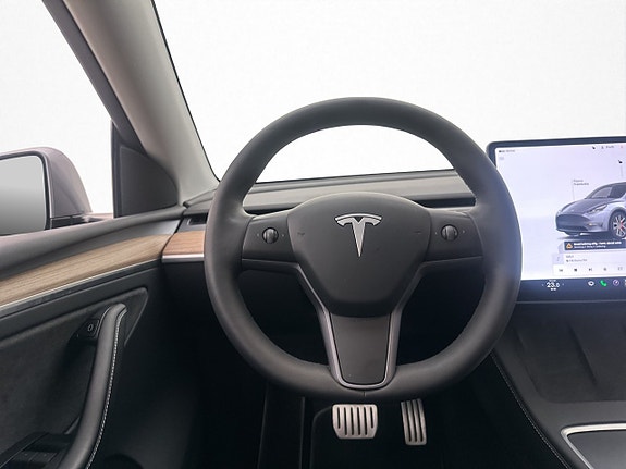 Tesla Model Y 14 of 30