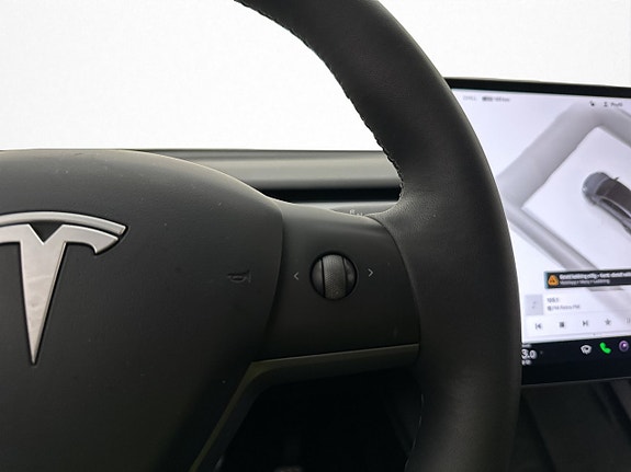 Tesla Model Y 16 of 30